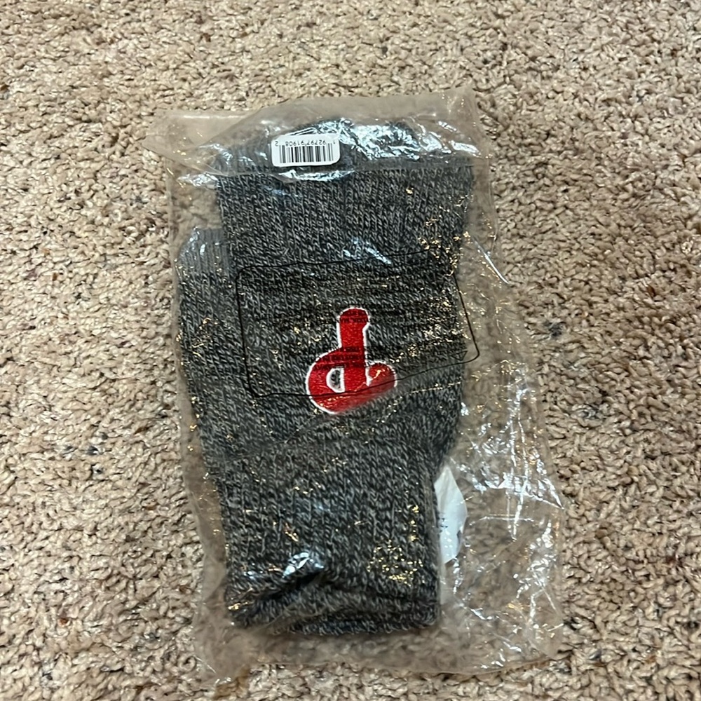NEW Philadelphia Phillies Winter Gloves